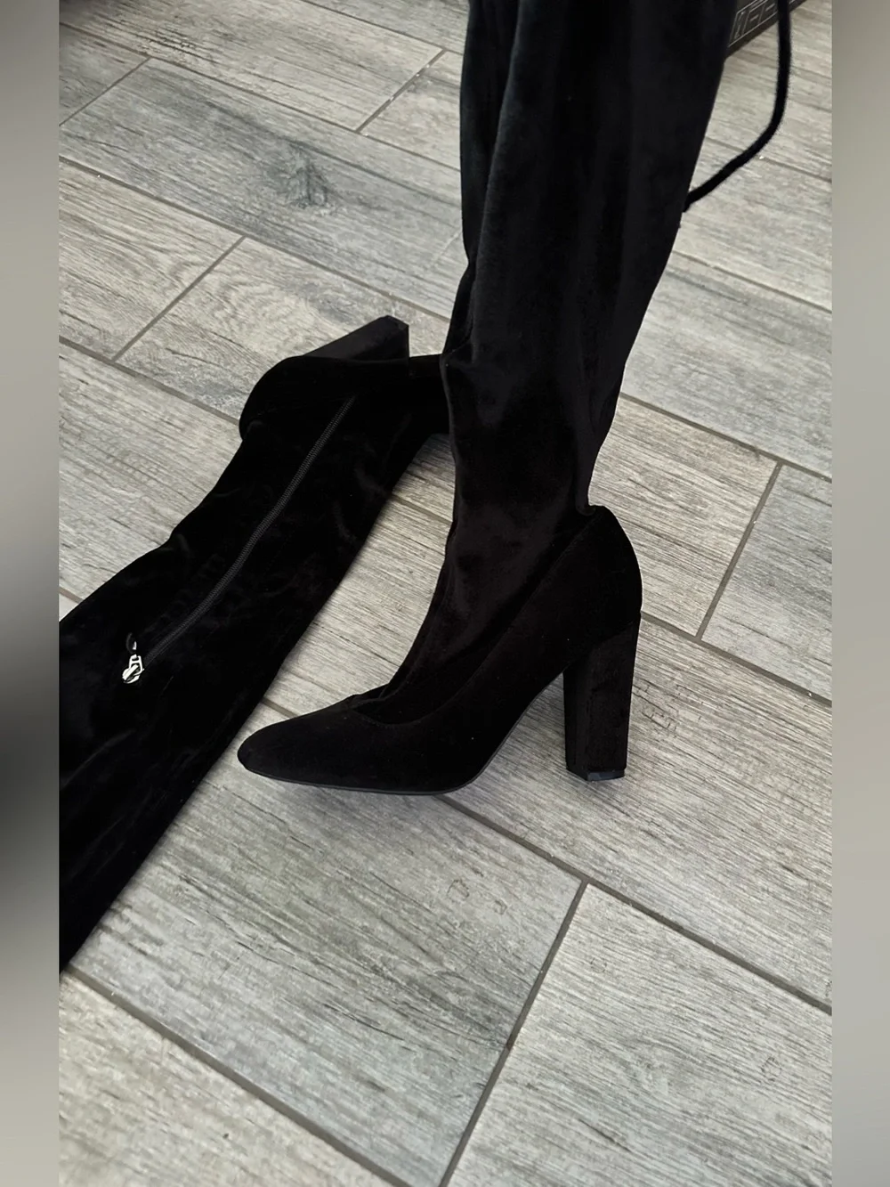 Forever 21 TG-Frog Black Over The Knee OTK Velvet Heeled Boots Size 8